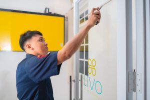 Read more about the article Jasa Kebersihan Taman di Denpasar Bali, Solusi Taman Rapi dan Asri